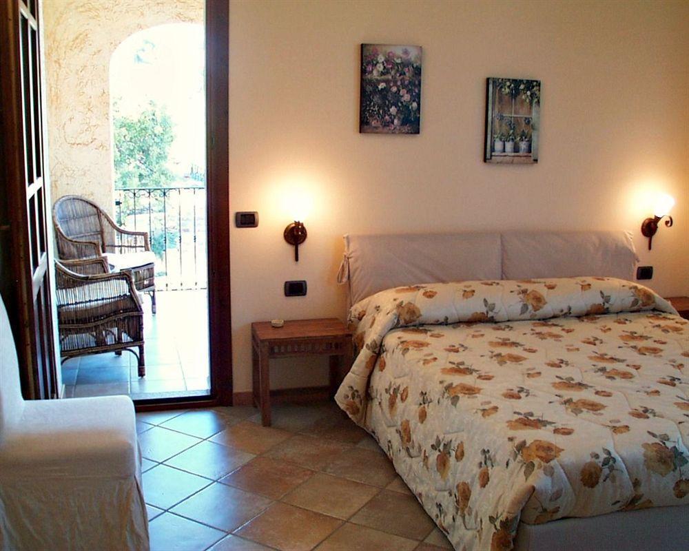Hotel La Corte Rosada Villasimius Exterior photo